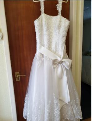Image 2 of Wedding dress size 12-14 great condition