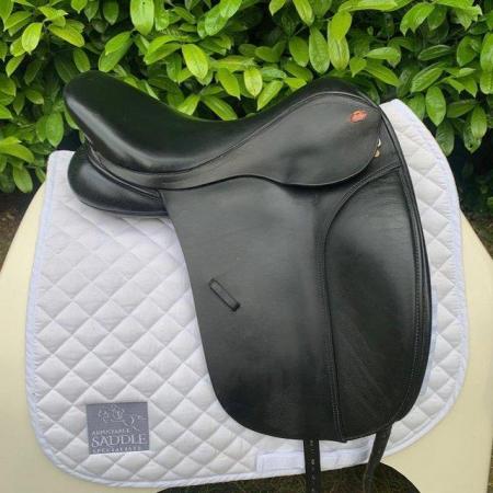 Image 13 of kent and Masters 17 inch cob dressage saddle
