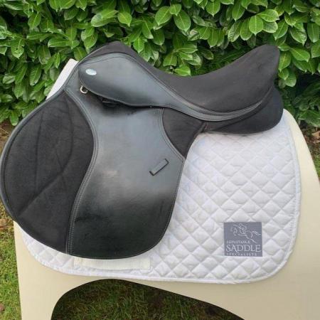 Image 1 of Thorowgood T4 17.5 inch High Wither Compact saddle