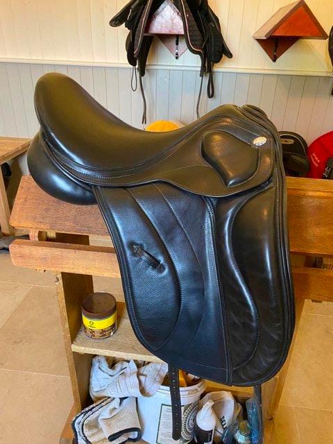 Preview of the first image of Beautiful Optimum Performance Dressage saddle 17”.