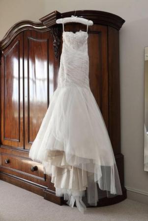 Image 2 of Designer Monique Lhuillier Wedding dress, veil, bespoke head