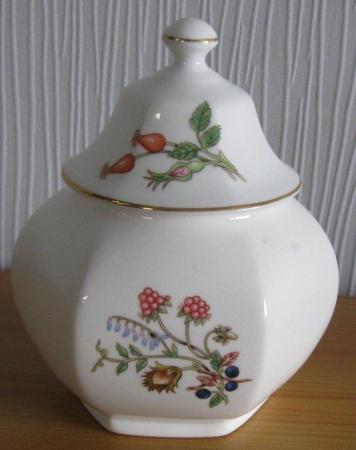 Image 2 of Aynsley 'Somerset' six sided Trinket Pot