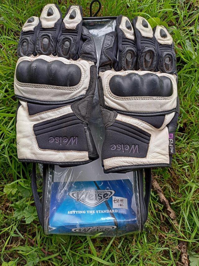 Preview of the first image of Bikers gloves  ................