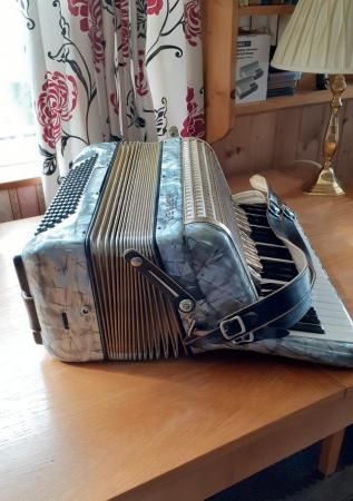 Image 5 of Hohner 120 bass piano accordion