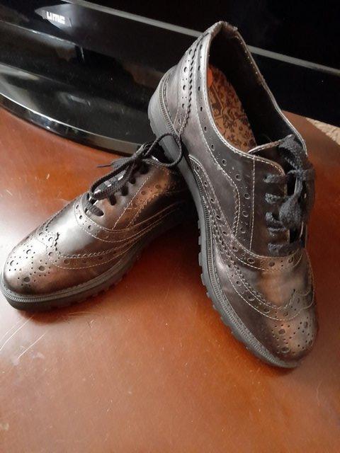 Preview of the first image of Lovely ladies size 5 brogue shoes.