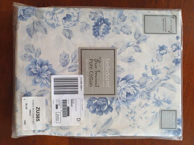 Preview of the first image of Single blue & white duvet set unopened.