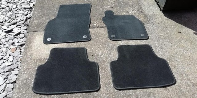 Image 3 of Genuine Skoda fitted car mats.