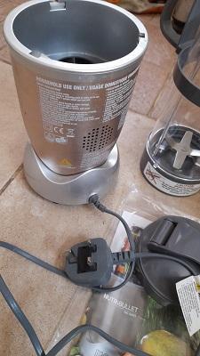 Image 2 of NUTRIBULLET 900 SERIES NUTRITION EXTRACTOR