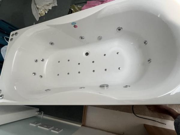 Image 3 of Phoenux 1,800 x 900 Whirlpool Spa Two person bath.