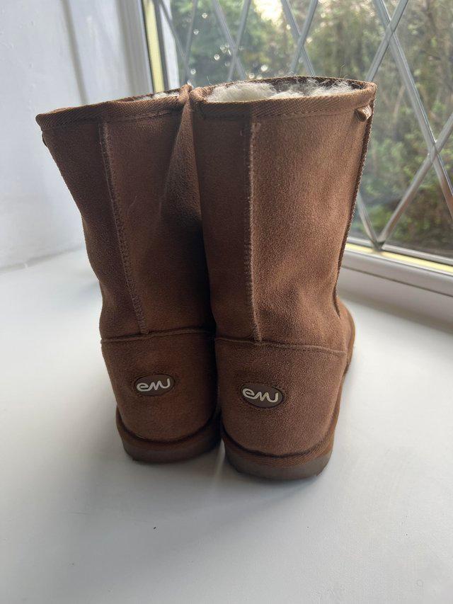 Preview of the first image of Genuine EMU boots 100% real Australian Sheepskin - size 9.