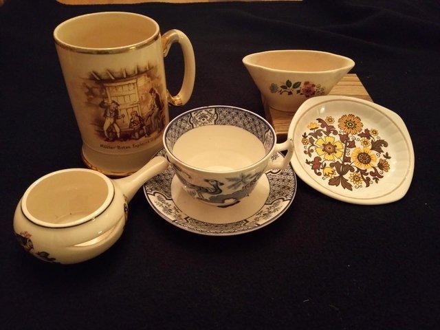 Preview of the first image of 5 pieces of vintage collectible ceramics.