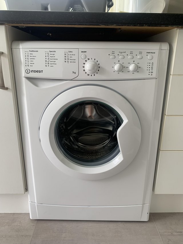 Preview of the first image of Indesit 7kg 1400 spin washing machine.