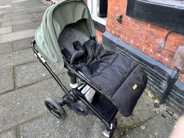 Image 2 of Bugaboo Fox 3 with bassinet