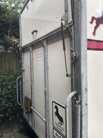 Image 4 of Bateson deauville horse trailer for sale.