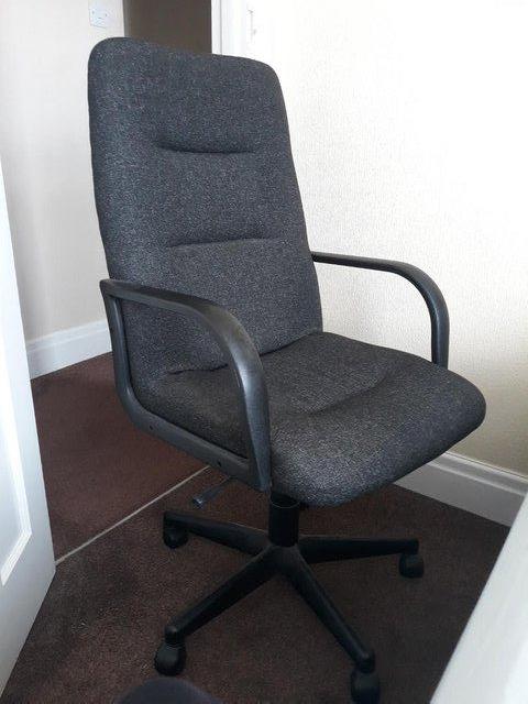 Preview of the first image of High back material computer chair..