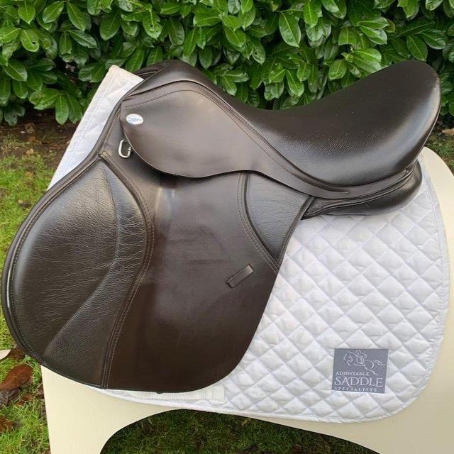 Preview of the first image of Thorowgood T8 17.5” Compact GP saddle.