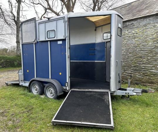 Image 3 of Ifor Williams HB510 double horse trailer