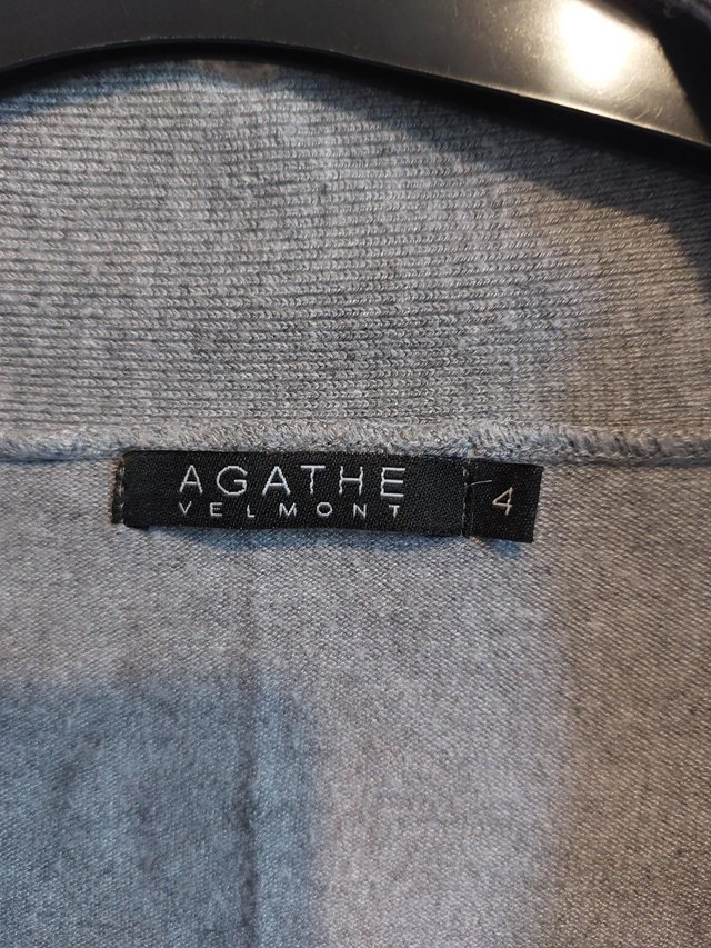 Preview of the first image of Agathe Velmont grey top size 4.