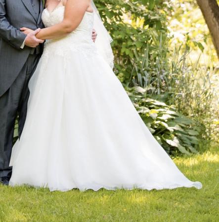 Image 1 of Beautiful size 20 wedding dress
