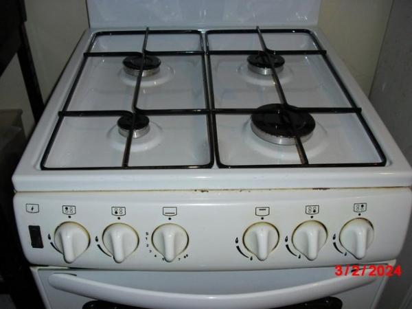 Image 3 of NEW WORLD GAS COOKER WITH EYE LEVEL GRILL NEW CONDITION £170