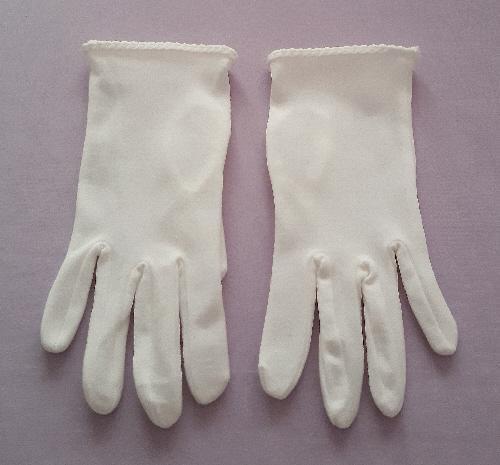 Preview of the first image of Ladies British Made White 1970s Gloves.