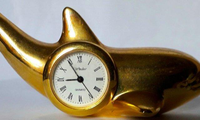 Image 2 of MINIATURE NOVELTY CLOCK - A DOLPHIN