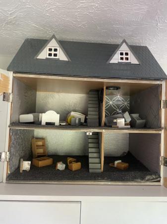 Image 2 of Dollhouse for sale good condition