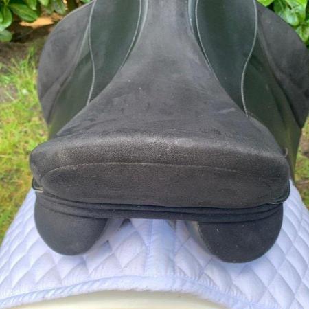 Image 14 of Thorowgood T4 17.5 inch high wither dressage saddle