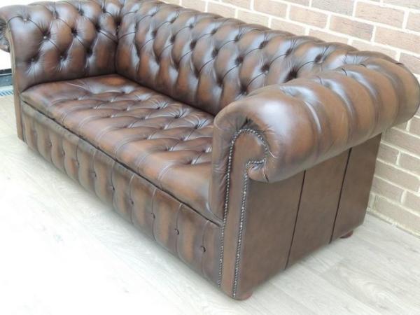 Image 4 of Chesterfield Fully Buttoned Sofa (UK Delivery)