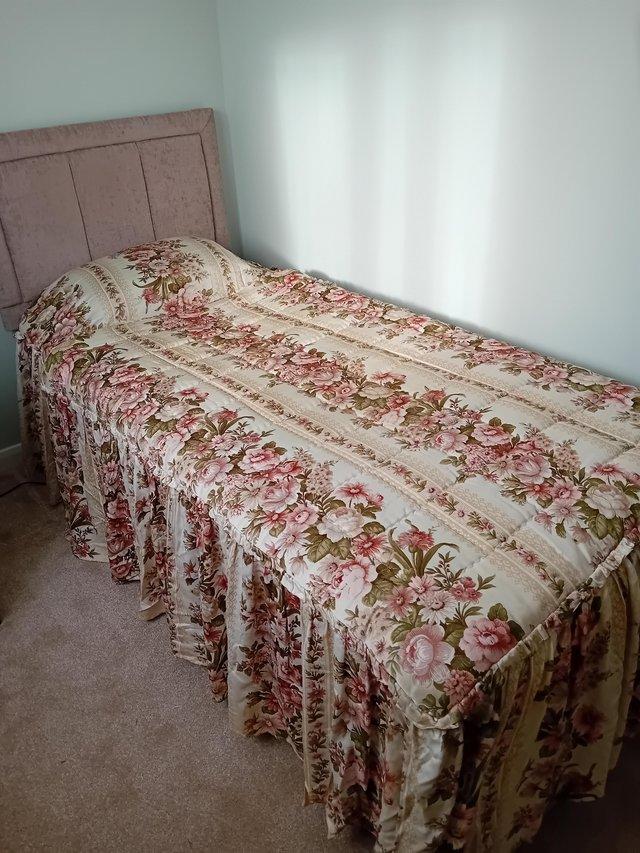 Preview of the first image of Vintage late 70s single bedspreads.