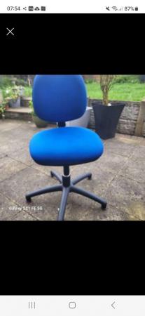 Image 2 of Office swivel chair.*************