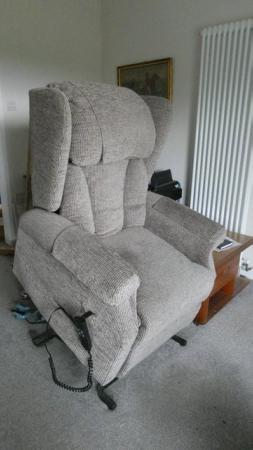 Image 2 of Riser recliner chair - Dual motor - medium