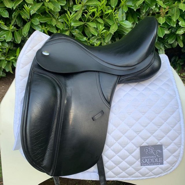 Preview of the first image of Thorowgood T8 16.5 inch Dressage saddle.