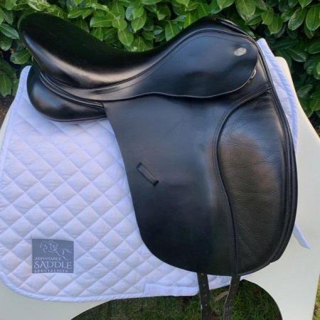 Image 9 of Kent & Masters 17” High Wither Dressage saddle