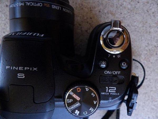 Image 13 of Fuji Finepix S1730 digital zoom camera