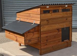 Image 3 of Chicken coops - easy clean, traditional wooden