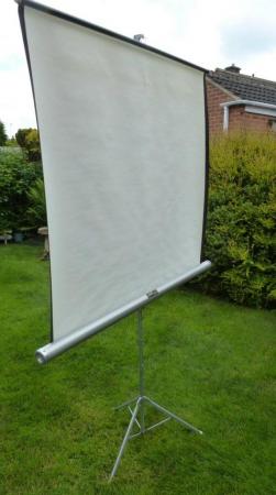 Image 3 of Free Standing Projector Screen