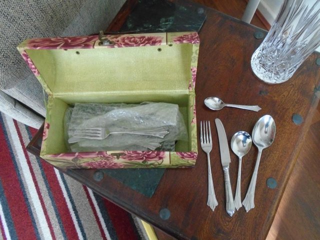 Preview of the first image of CANTEEN OF CUTLERY - 43 pieces - Plus Storage Box.