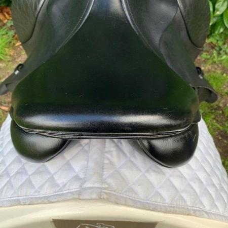 Image 20 of Kent and masters 17 inch jump saddle