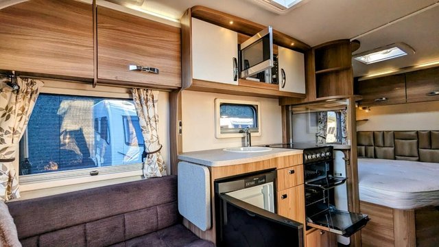 Image 11 of SUPERB SWIFT ACE ENVOY - 2017 4 BERTH CARAVAN WITH AWNING