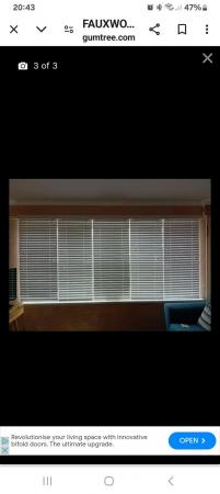 Image 3 of Only 6 mth old Wooden.Venetian.Blinds