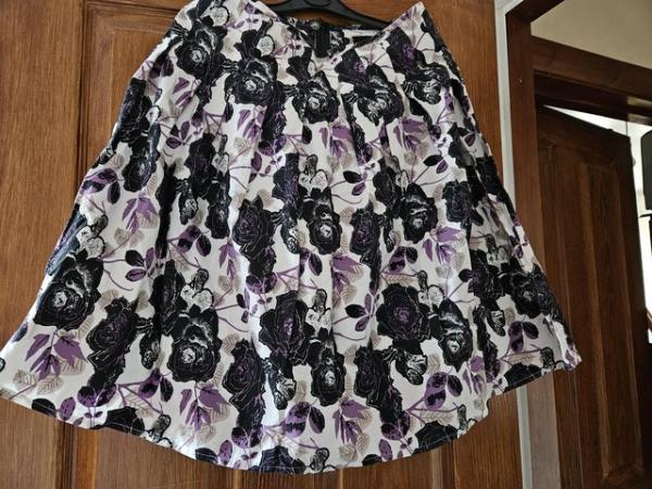 Image 3 of Ladies rose print skirt size 10 - Matalan