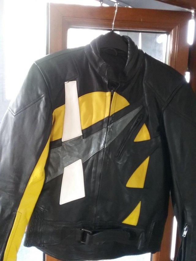 Preview of the first image of Ladies leather small jacket as new.