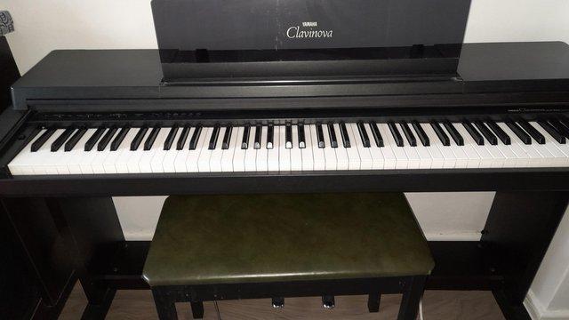 Preview of the first image of Yamaha Clavinova CLP 550 piano.
