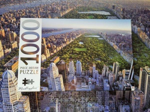 Image 2 of 1000 piece jigsaw called MANHATTAN NEW YORK, by MINDBOGGLERS