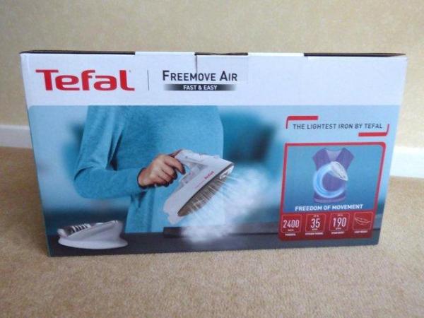 Image 1 of Tefal Freemove Air Cordless Steam Iron FV6550 Brand New