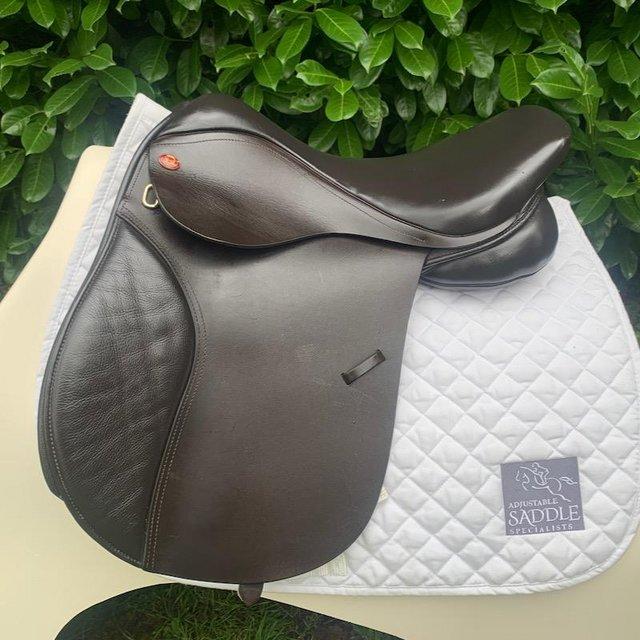Preview of the first image of Kent and Masters 17.5 inch cob saddle.