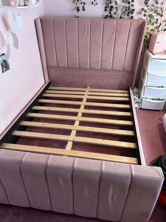 Image 3 of Double velvet pink bed like new