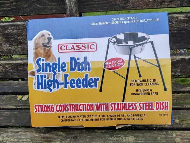 Preview of the first image of Classic single dish high feeder.