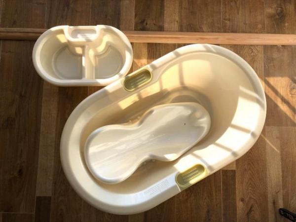 Image 1 of Baby Bath Tub with Bath Seat, very good condition